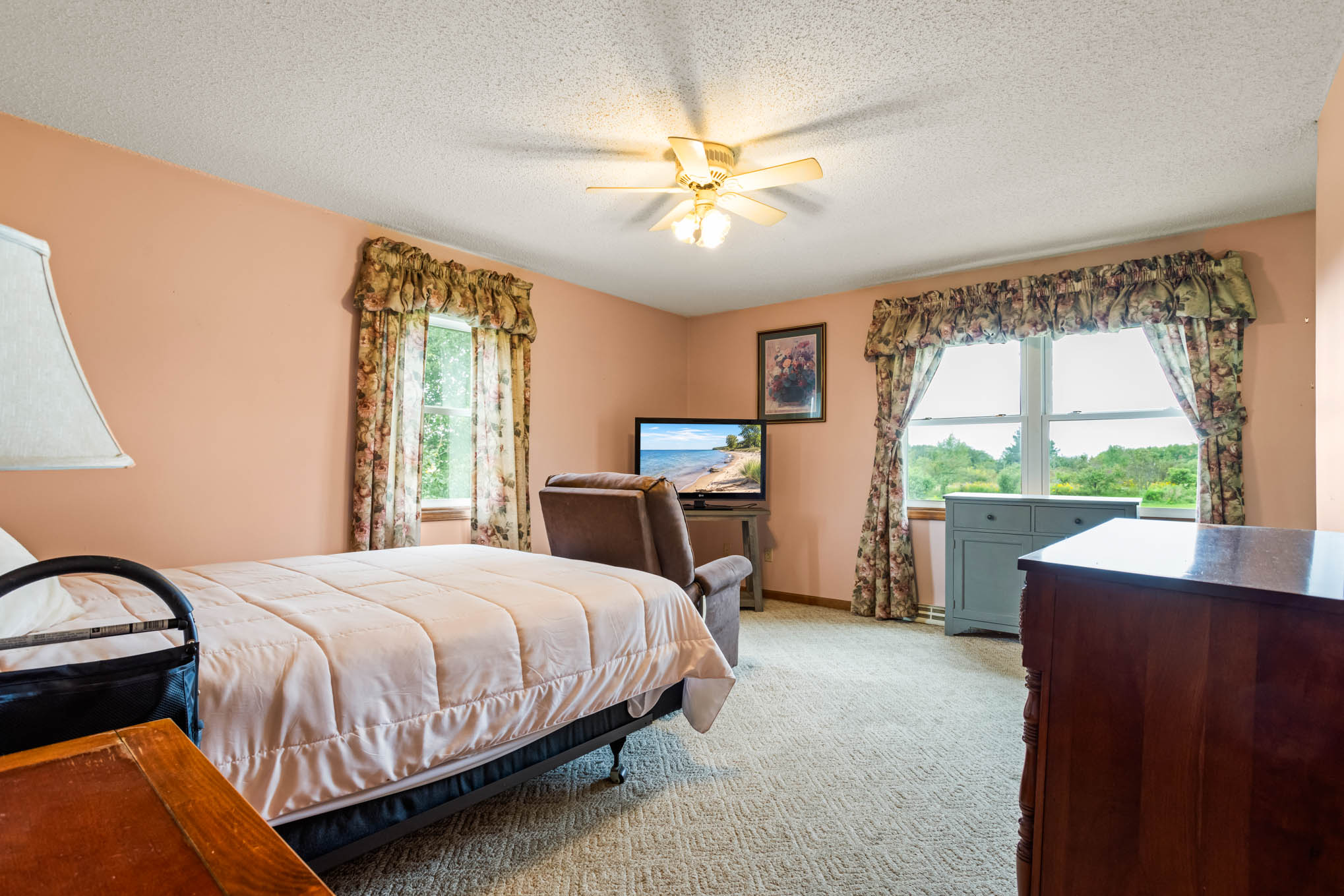 Additional bedroom at 1991 Clinton Street Road