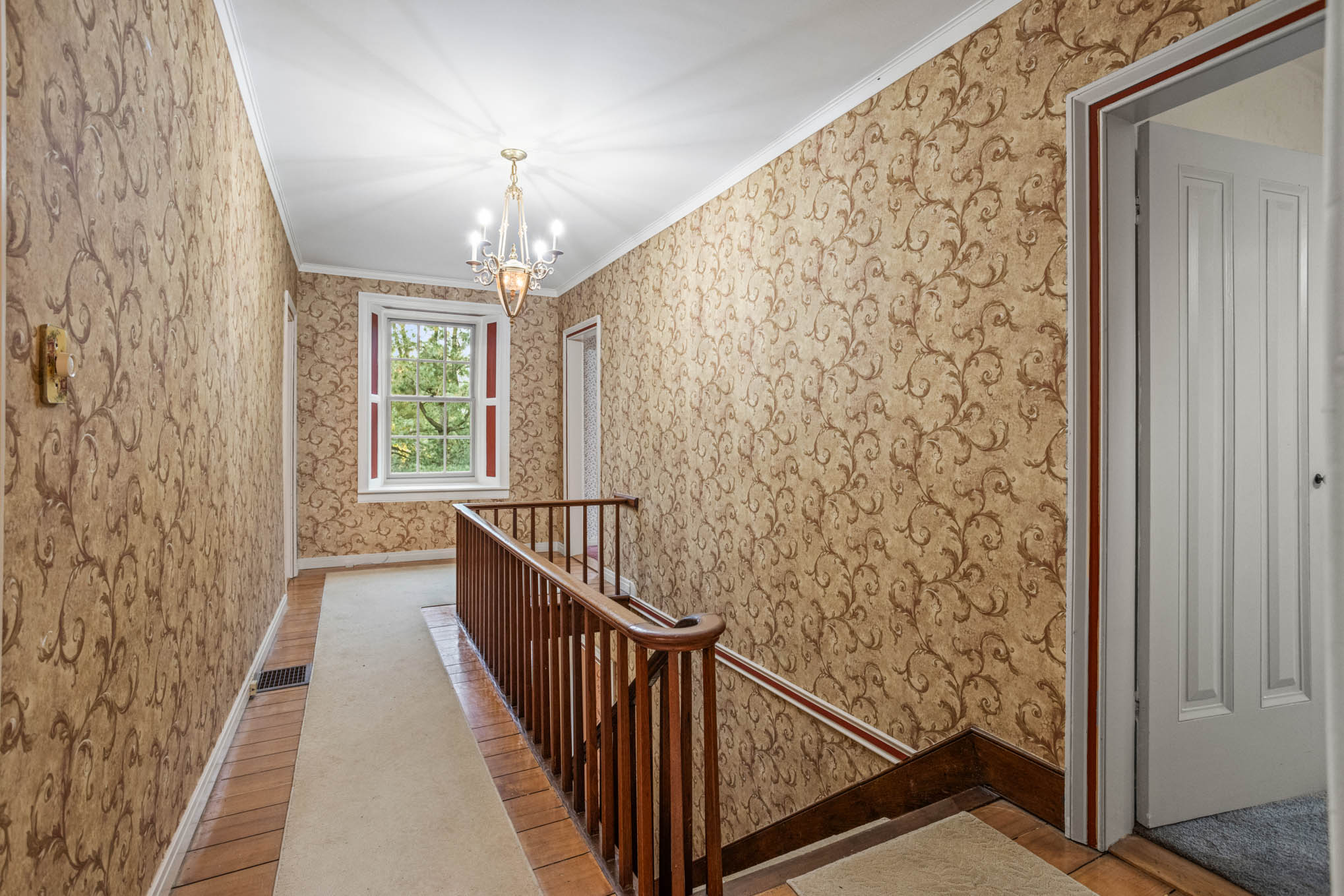 Second-floor landing