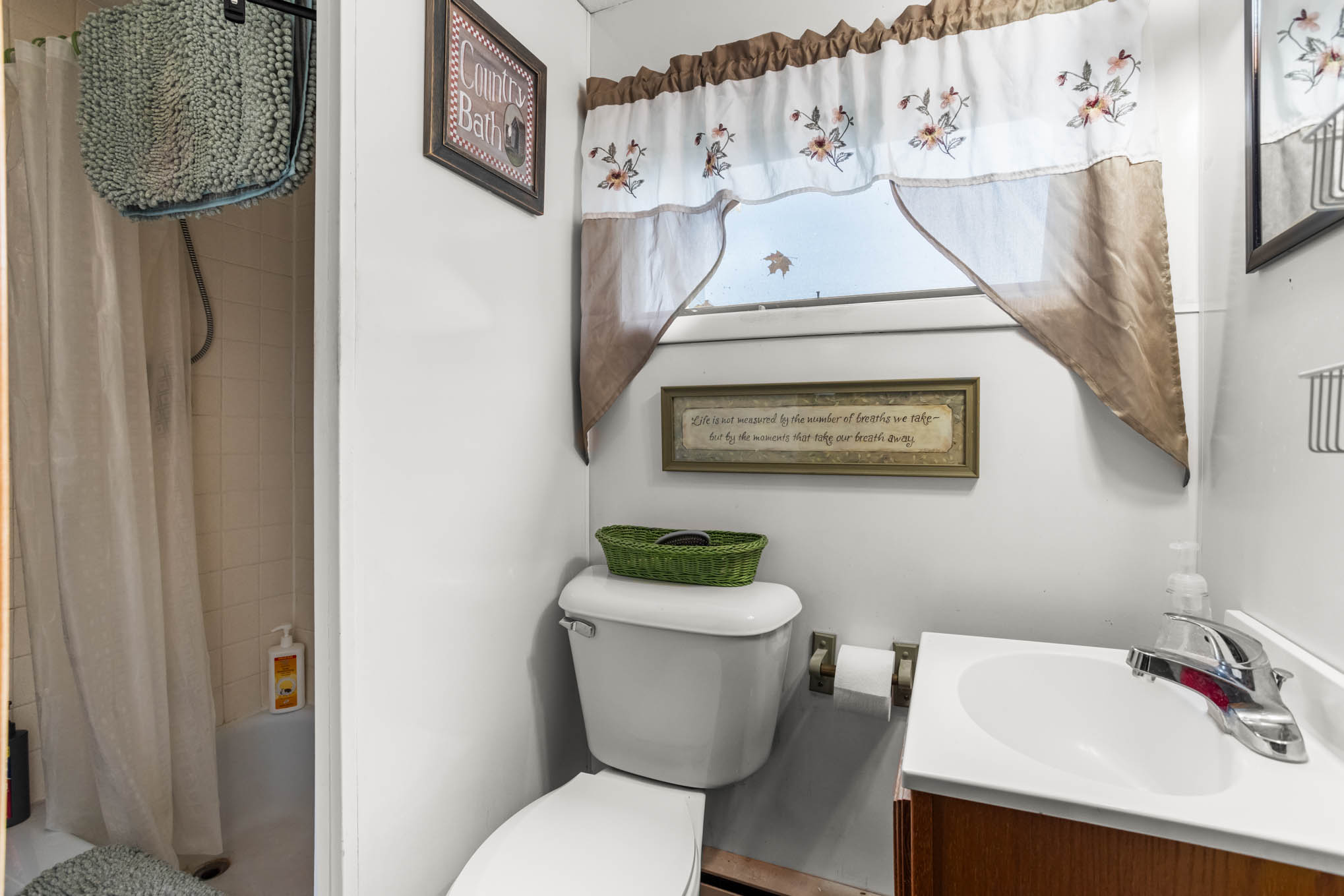 Second house bathroom